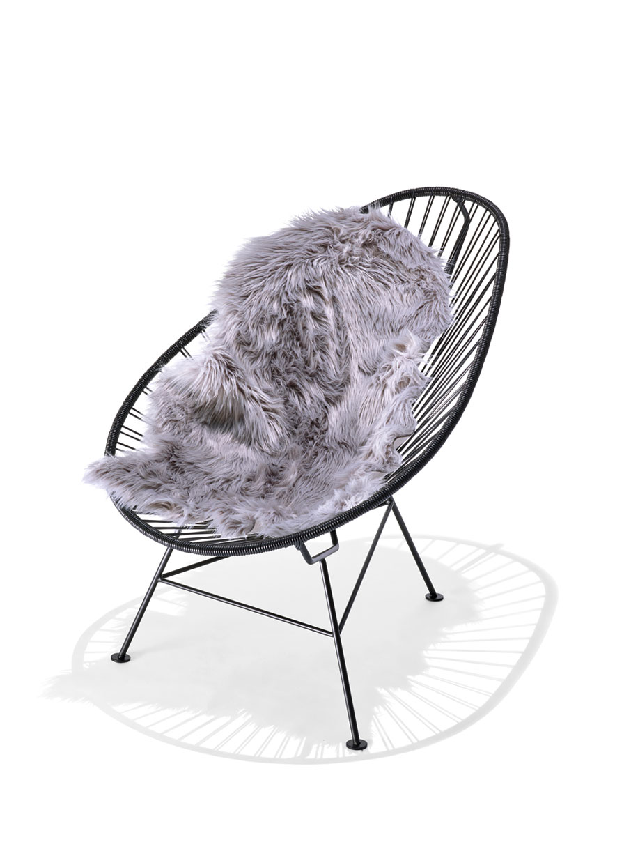 Original Acapulco Chair mit Kunstfell in der Farbe grau